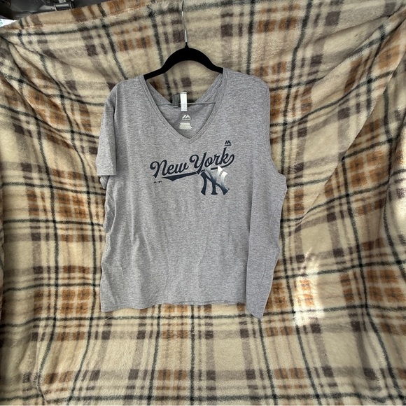 Majestic Gray New York Yankees Tee #102 - Picture 1 of 2